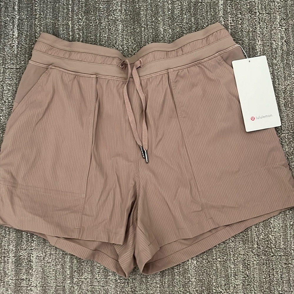 NWT Lululemon Dance Studio HR Shorts 3.5”